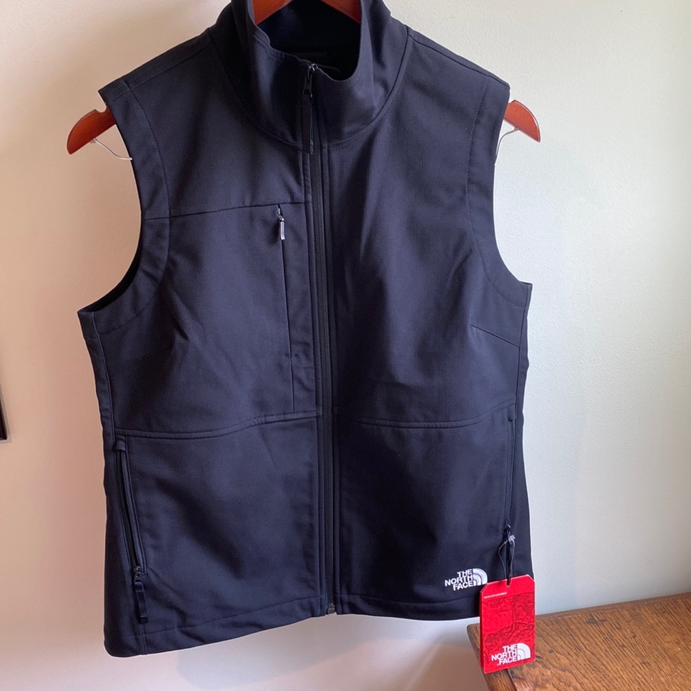 NWT TNF black castlerock softshell vest
